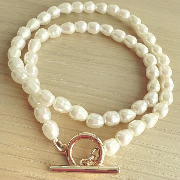 J. Crew Factory Jewelry - New J.Crew Factory Fantasy Pearl Toggle Necklace